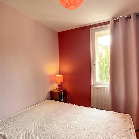 Holiday home Charmante Maison F4 Avec Terrasse Proche Thermes Et Centre, Animaux Acceptes - Fr-1-451-210