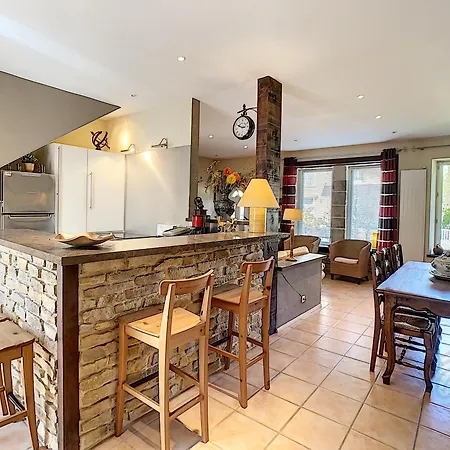 Holiday home Charmante Maison F4 Avec Terrasse Proche Thermes Et Centre, Animaux Acceptes - Fr-1-451-210